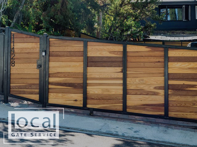 Wood Pedestrian and Driveway Gate Matching Design for a Slope Properties
