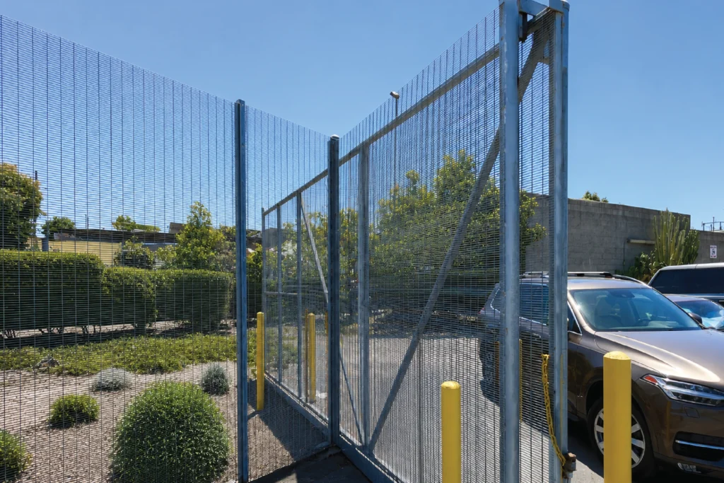 chainlink-commercial-security-gate-installation